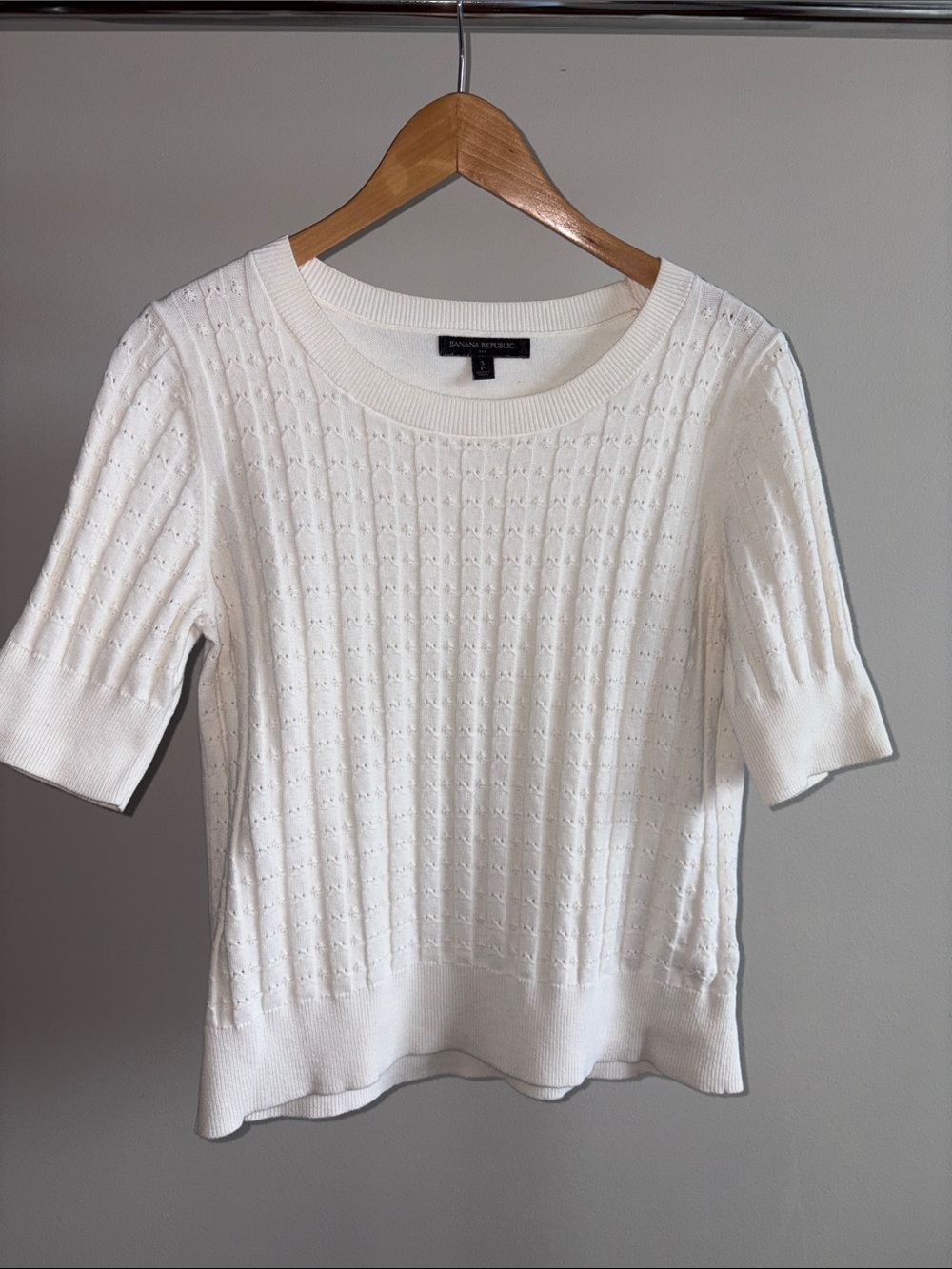 Banana Republic Light Cream Short Sleeve Knit Top